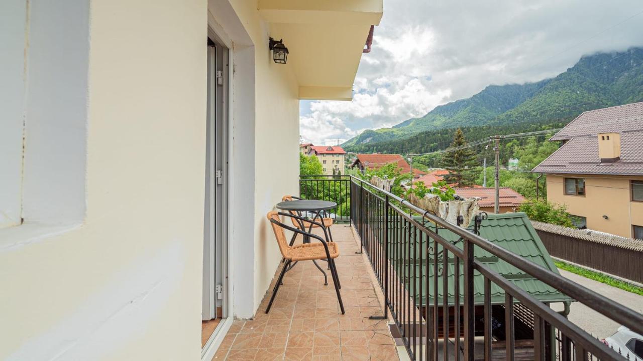 ホテル Casa Zura Buşteni エクステリア 写真